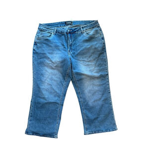 BloomChic Size 20 Blue Relaxed Cropped Jeans with Medium Wash NWT